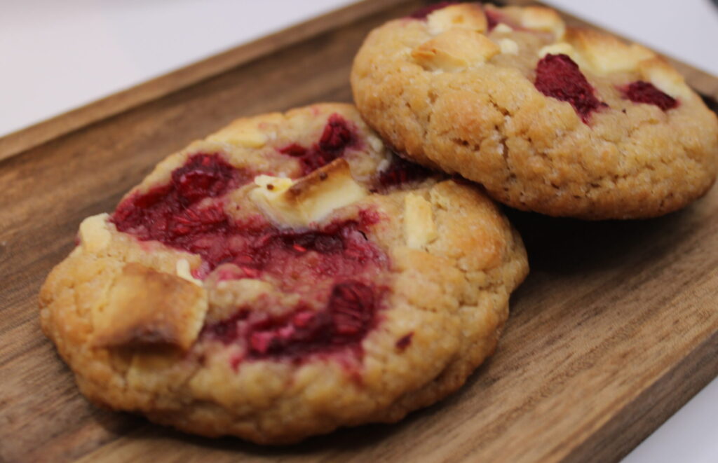 white chocolate chip raspberry cookies