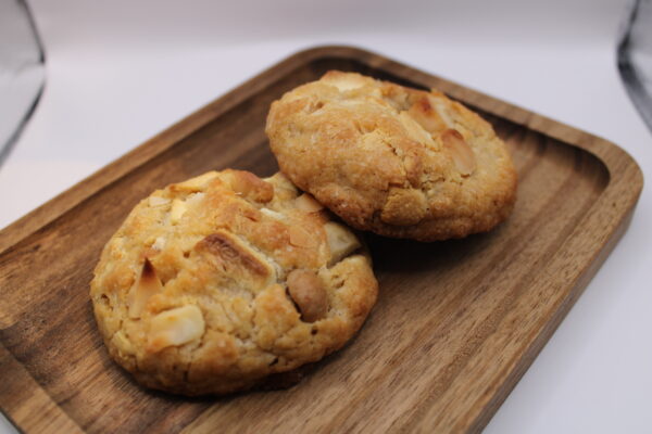 White chocolate chip macadamia cookies 4 stuks