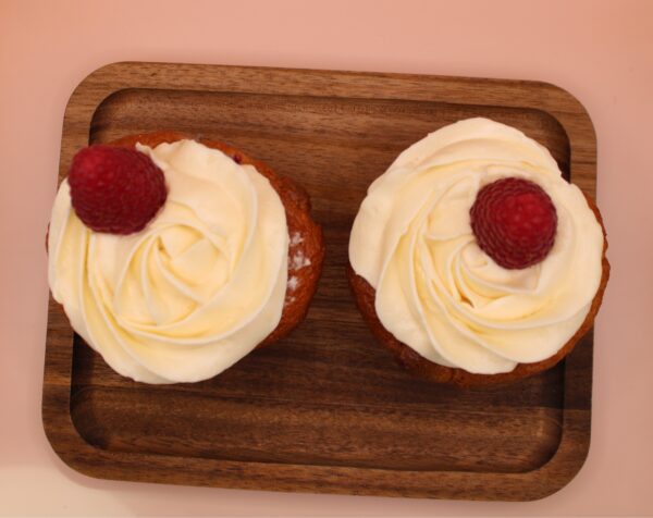 Witte chocolade framboos cupcake 6 stuks - Afbeelding 2